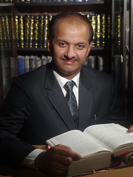 Mr. Vivek Luthra